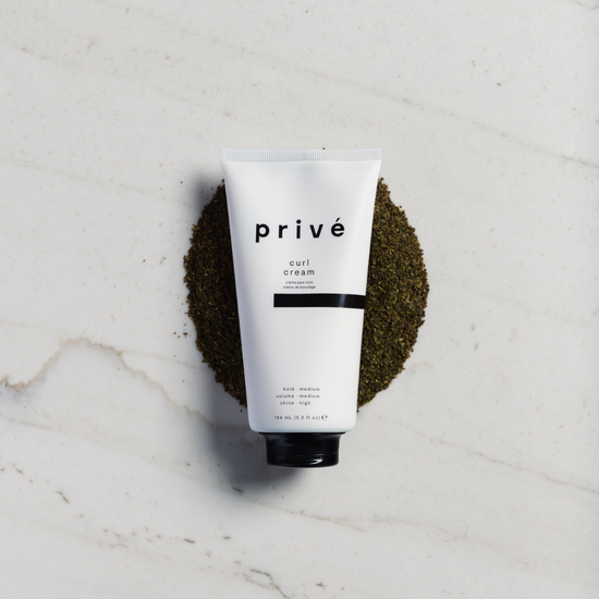 privé curl cream - product on ingredients